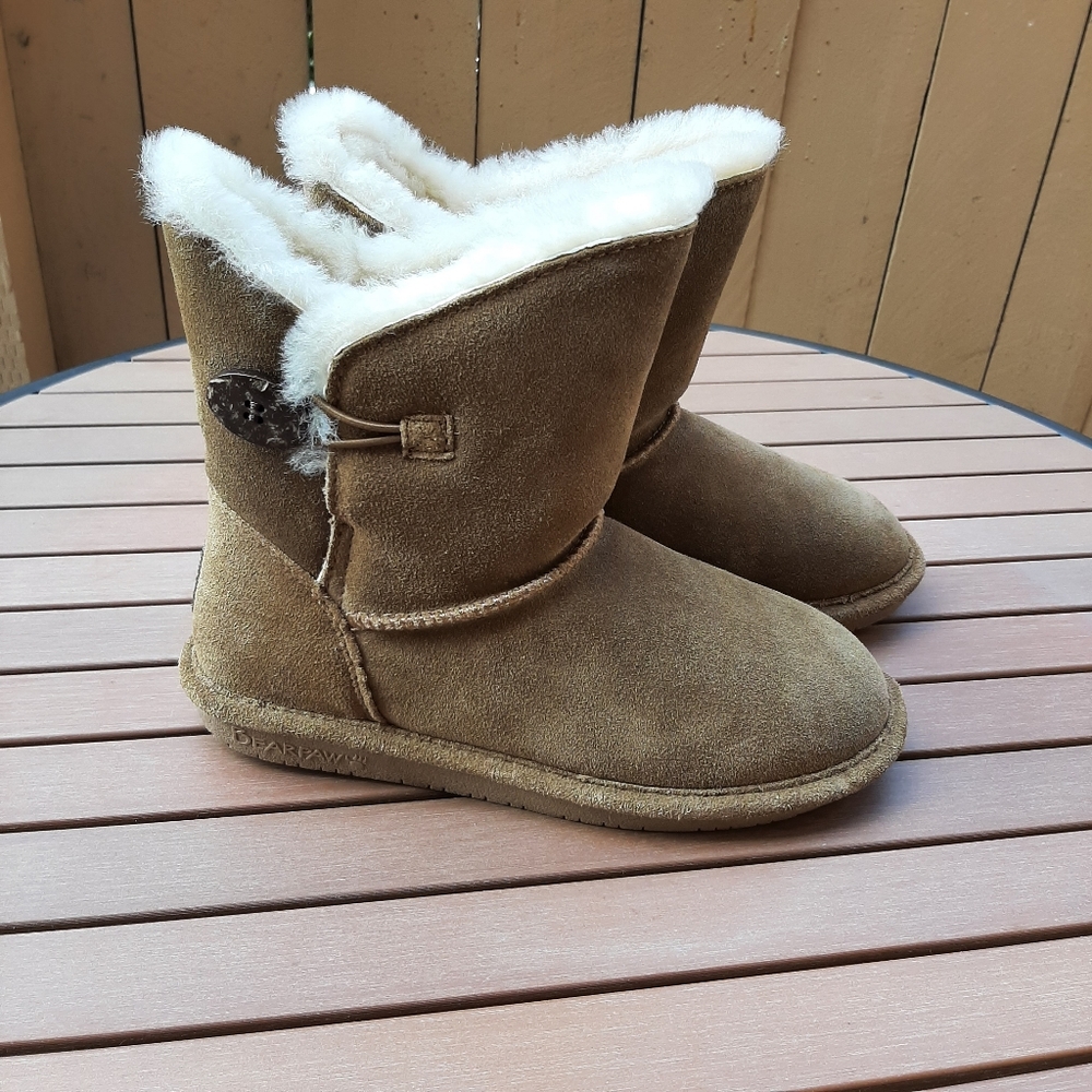 SOLD NWOB Bearpaw Boots Size 7